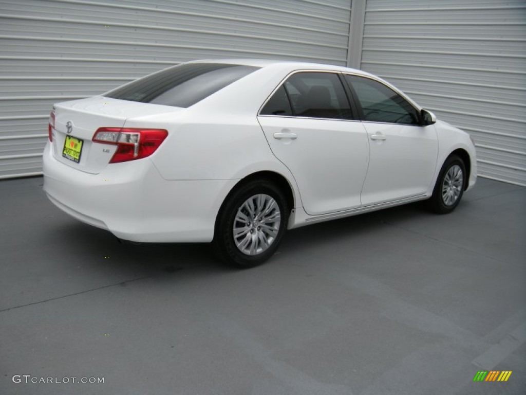 2014 Camry LE - Super White / Ivory photo #9
