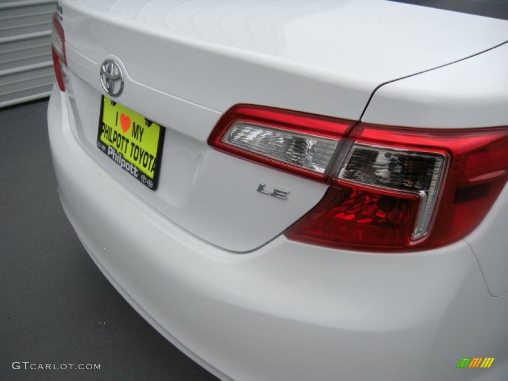 2014 Camry LE - Super White / Ivory photo #12