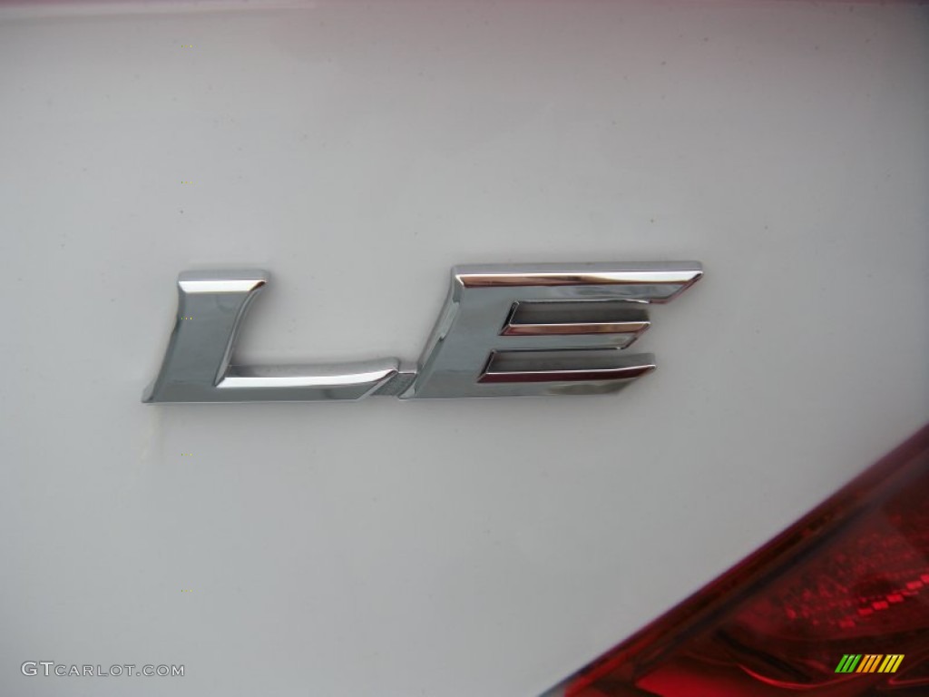 2014 Camry LE - Super White / Ivory photo #13