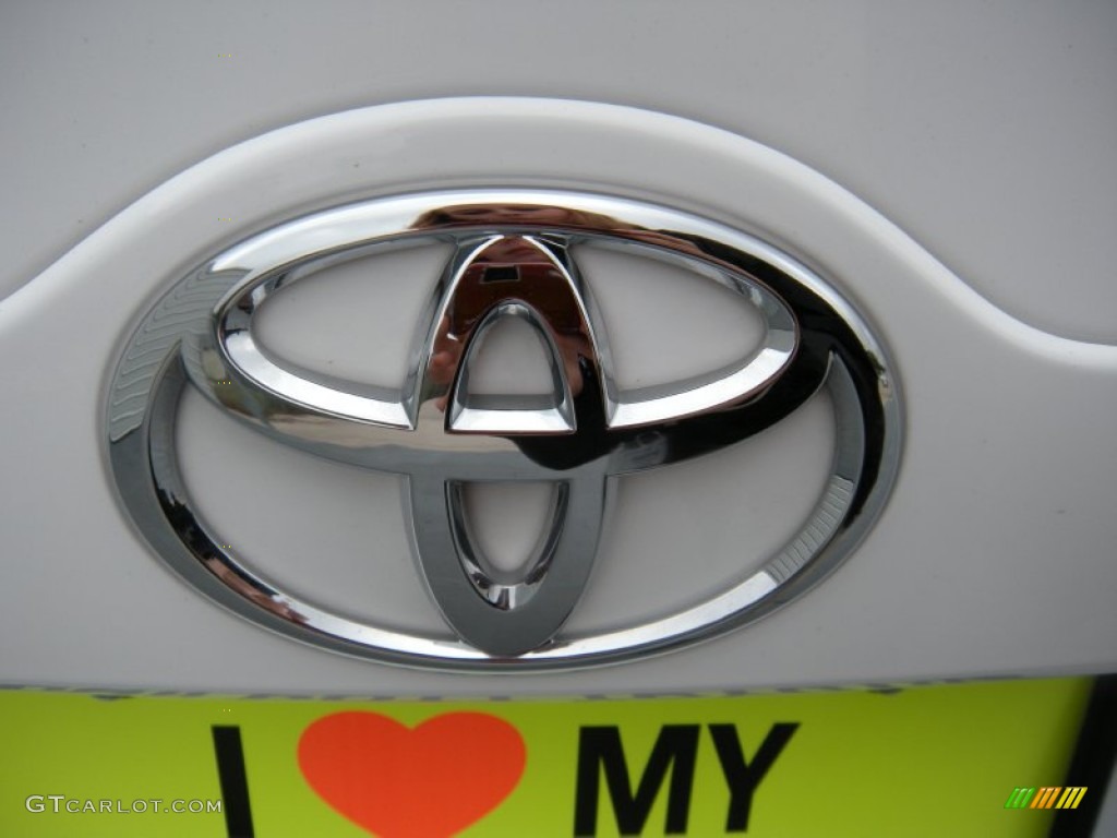 2014 Camry LE - Super White / Ivory photo #14