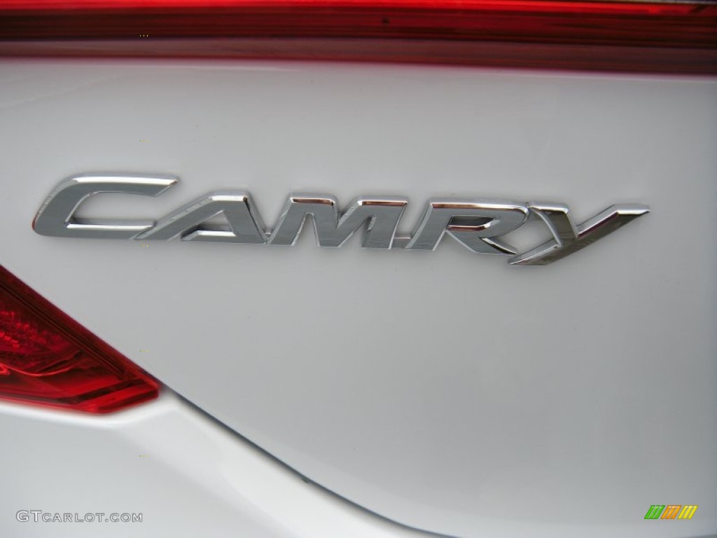 2014 Camry LE - Super White / Ivory photo #15