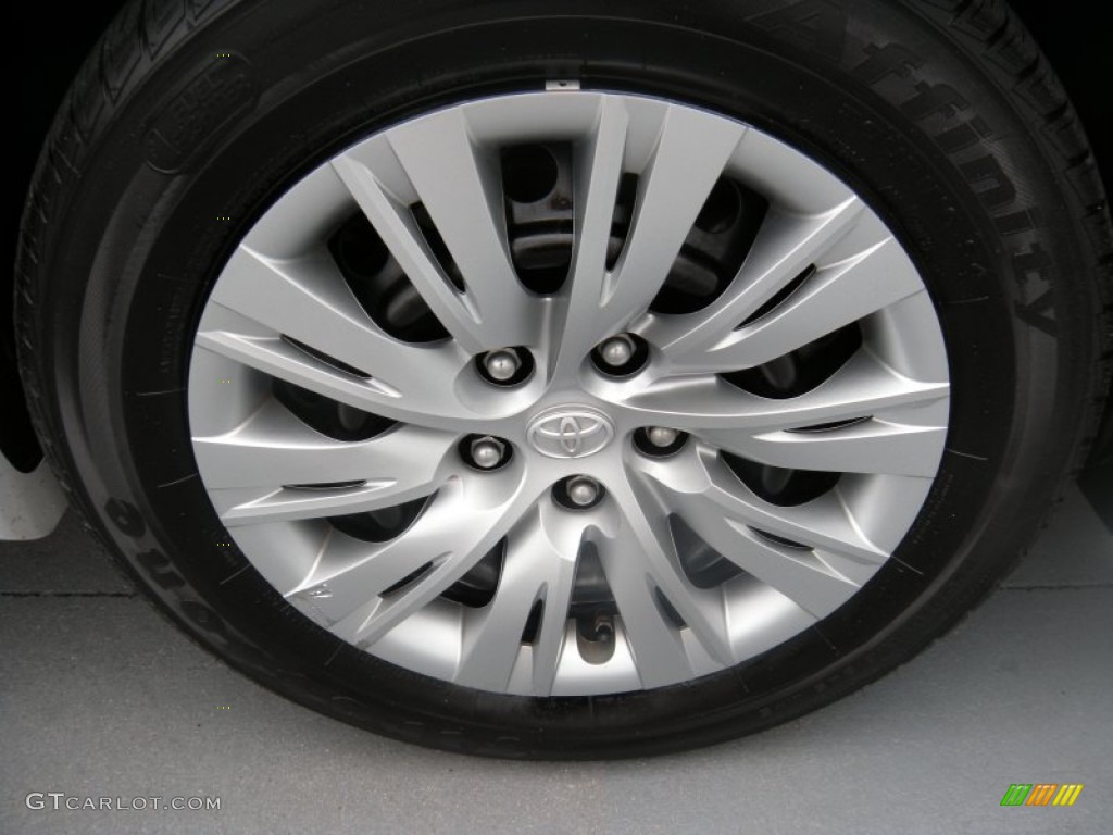 2014 Camry LE - Super White / Ivory photo #17