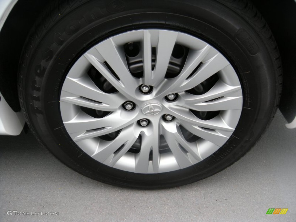 2014 Camry LE - Super White / Ivory photo #19