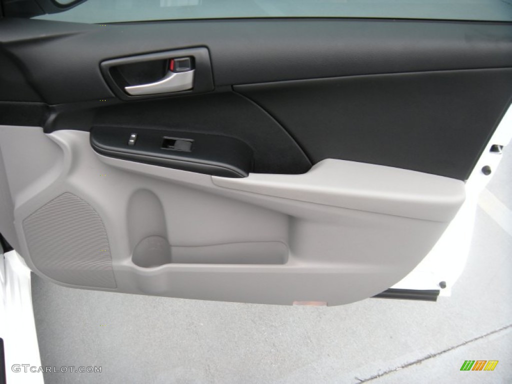 2014 Camry LE - Super White / Ivory photo #23
