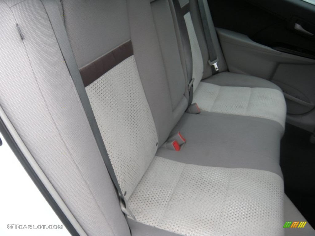 2014 Camry LE - Super White / Ivory photo #27