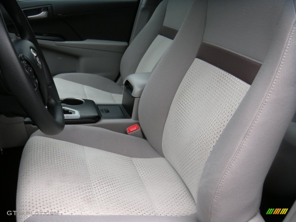 2014 Camry LE - Super White / Ivory photo #32