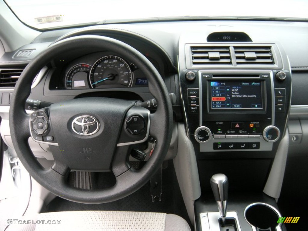 2014 Camry LE - Super White / Ivory photo #34
