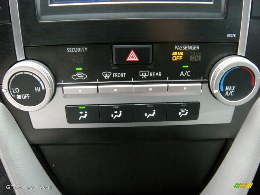 2014 Camry LE - Super White / Ivory photo #38
