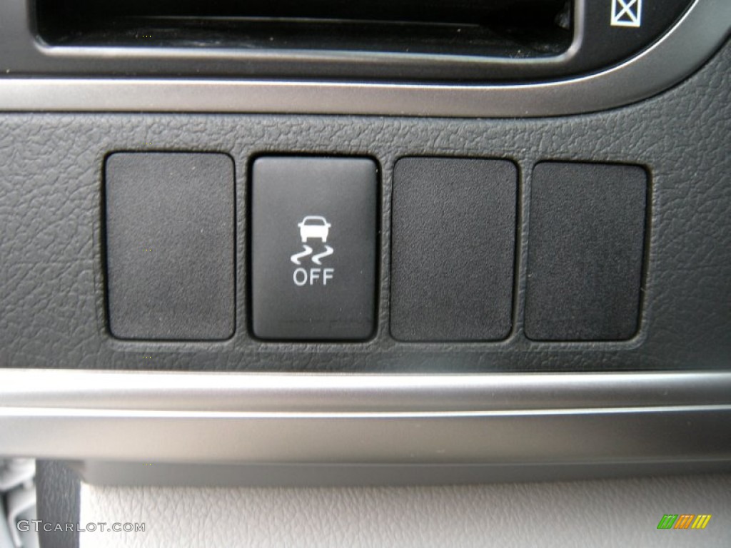 2014 Camry LE - Super White / Ivory photo #42