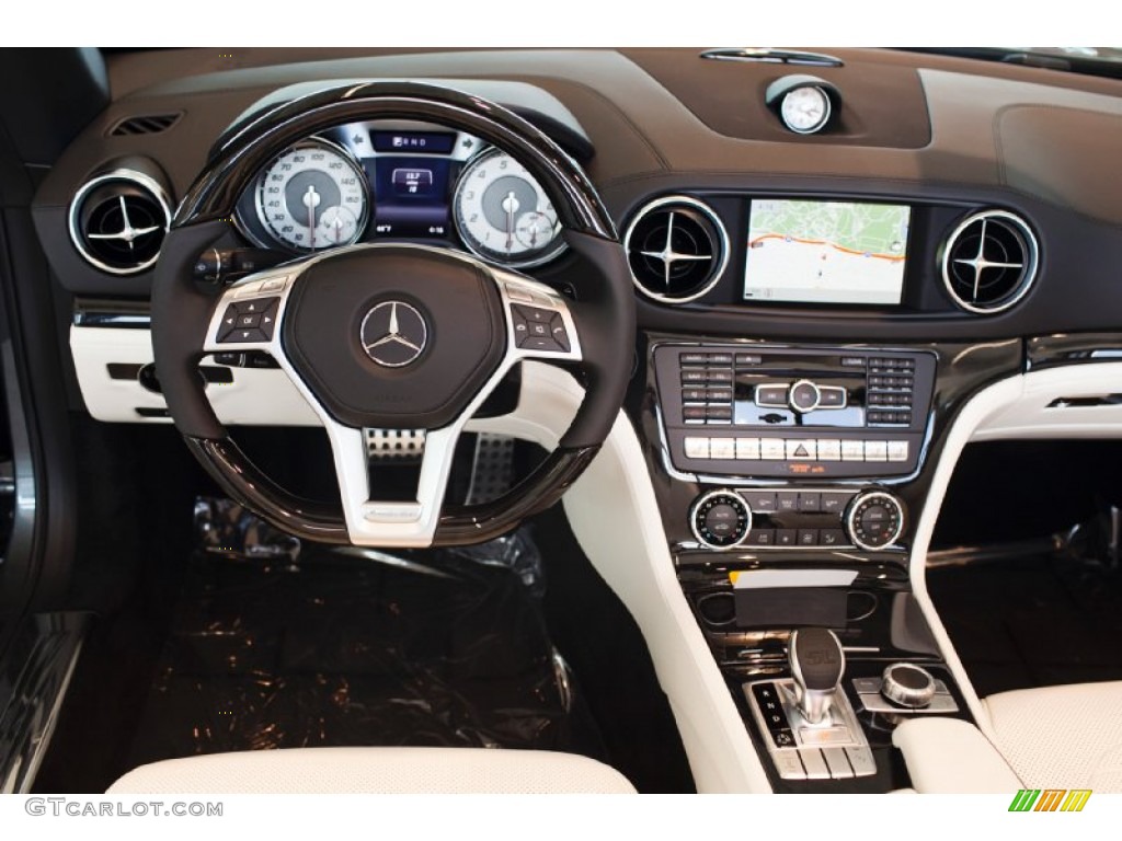 2015 Mercedes-Benz SL 550 Roadster Porcelain/Black Dashboard Photo #97733463