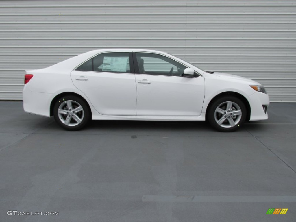 2014 Camry SE - Super White / Black/Ash photo #3
