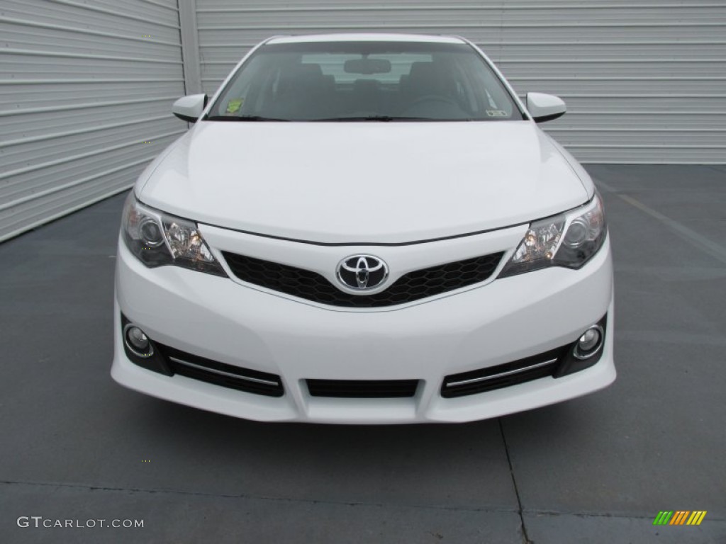 2014 Camry SE - Super White / Black/Ash photo #8