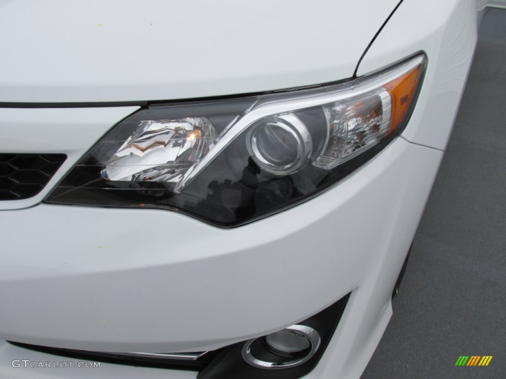 2014 Camry SE - Super White / Black/Ash photo #9