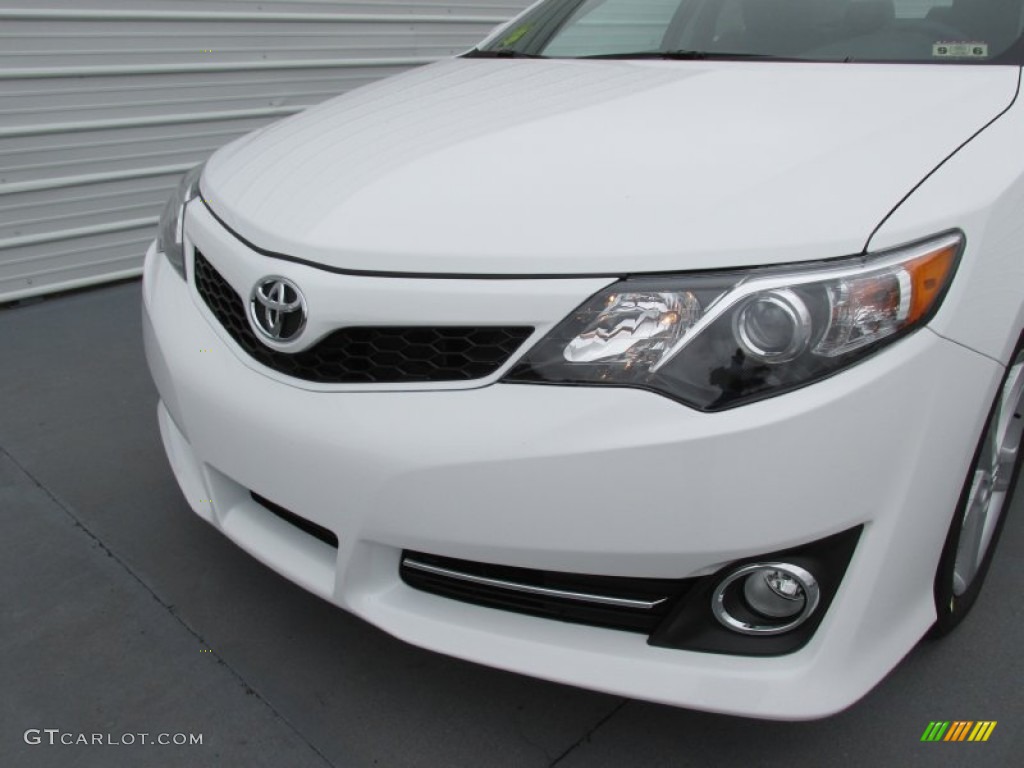 2014 Camry SE - Super White / Black/Ash photo #10