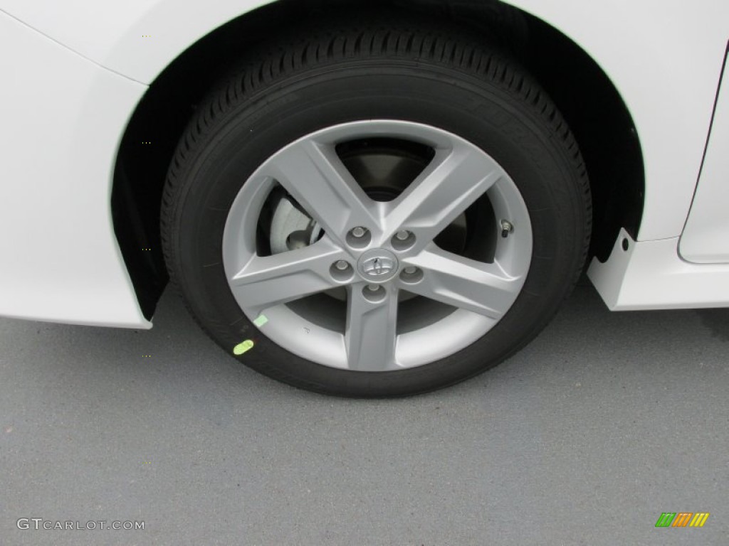 2014 Camry SE - Super White / Black/Ash photo #11