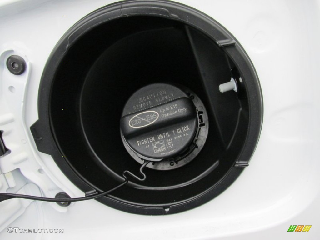 2014 Camry SE - Super White / Black/Ash photo #13