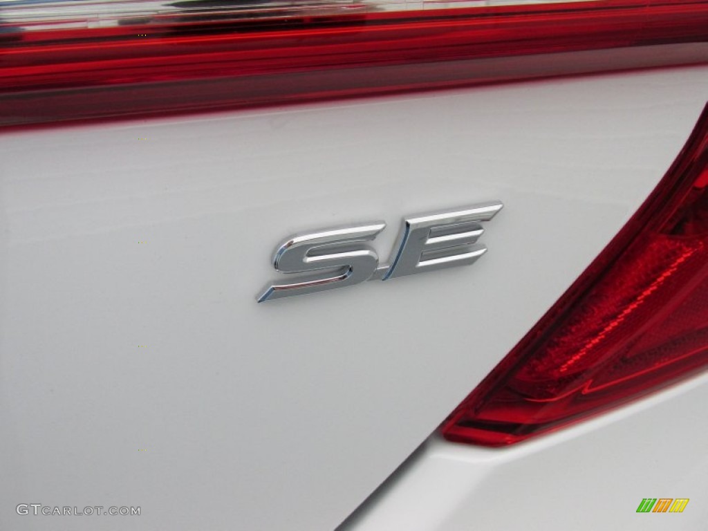2014 Camry SE - Super White / Black/Ash photo #15