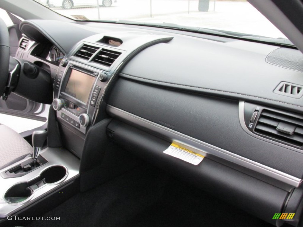 2014 Camry SE - Super White / Black/Ash photo #18