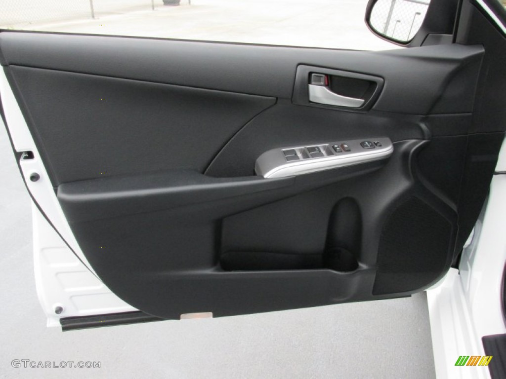 2014 Camry SE - Super White / Black/Ash photo #21