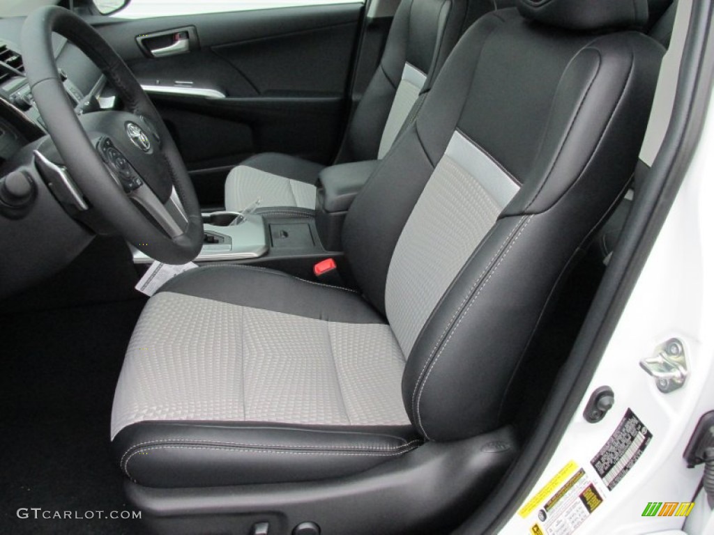 2014 Camry SE - Super White / Black/Ash photo #23