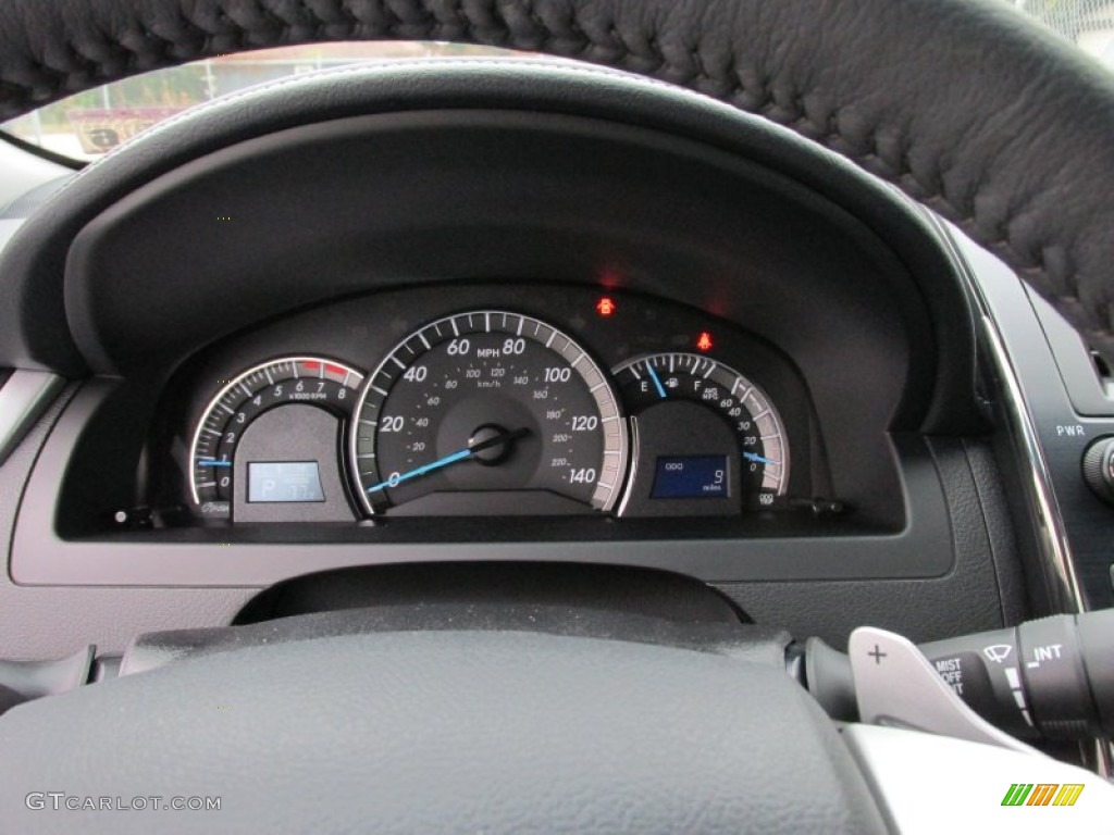2014 Camry SE - Super White / Black/Ash photo #33