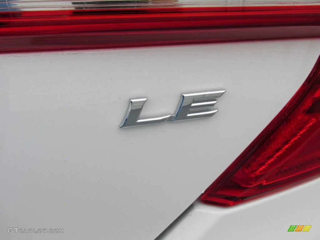 2014 Camry LE - Super White / Ash photo #15