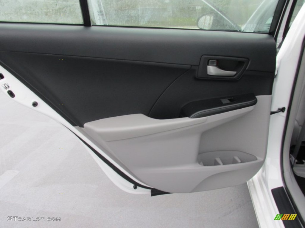 2014 Camry LE - Super White / Ash photo #19