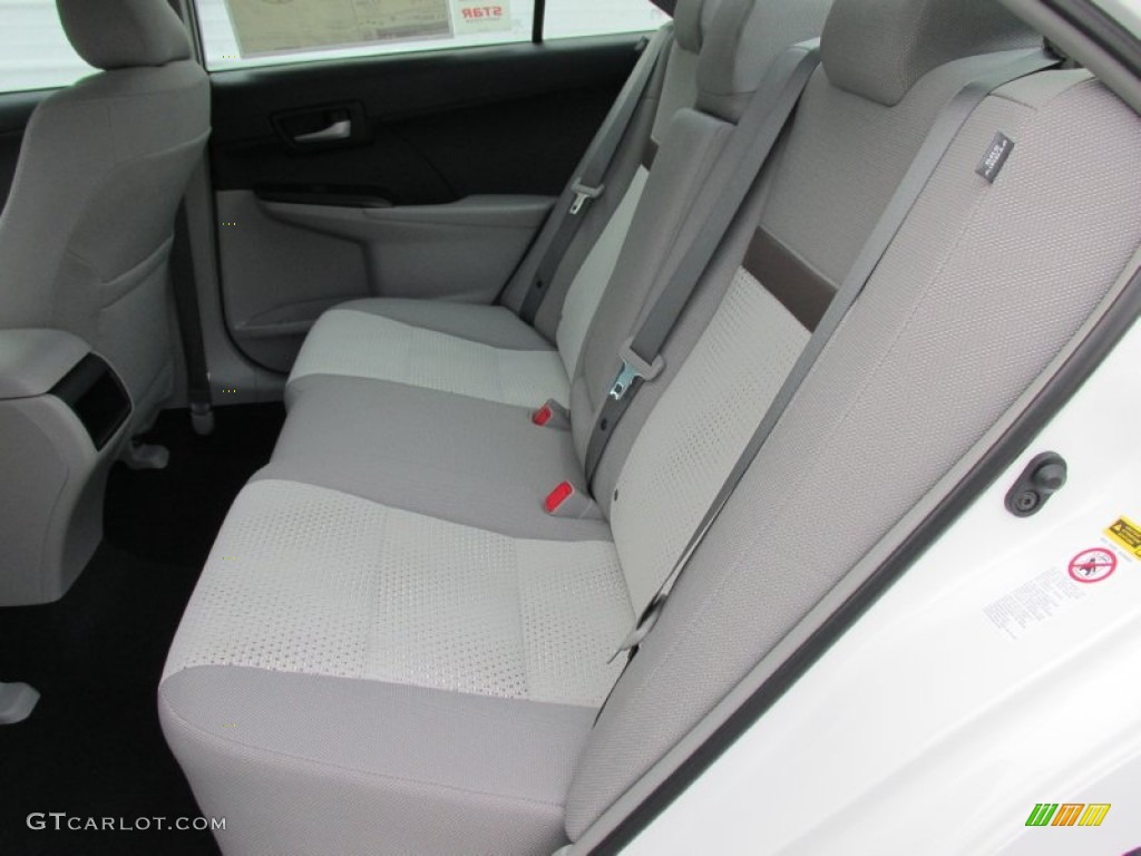 2014 Camry LE - Super White / Ash photo #20