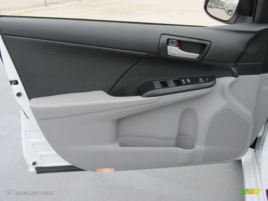 2014 Camry LE - Super White / Ash photo #21