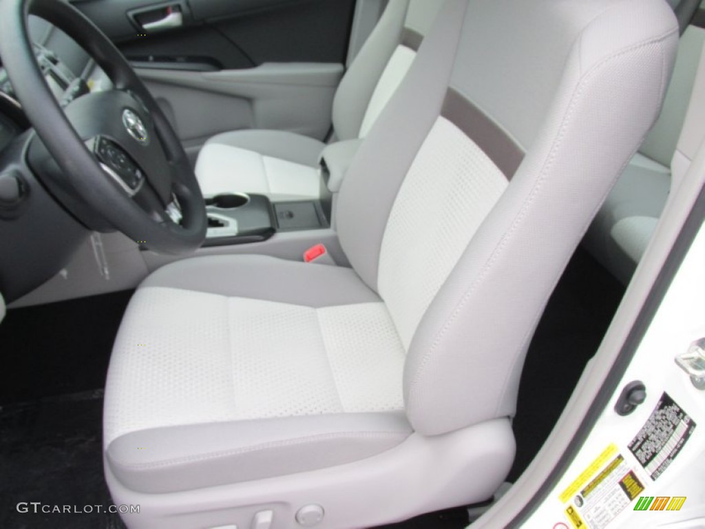 2014 Camry LE - Super White / Ash photo #23