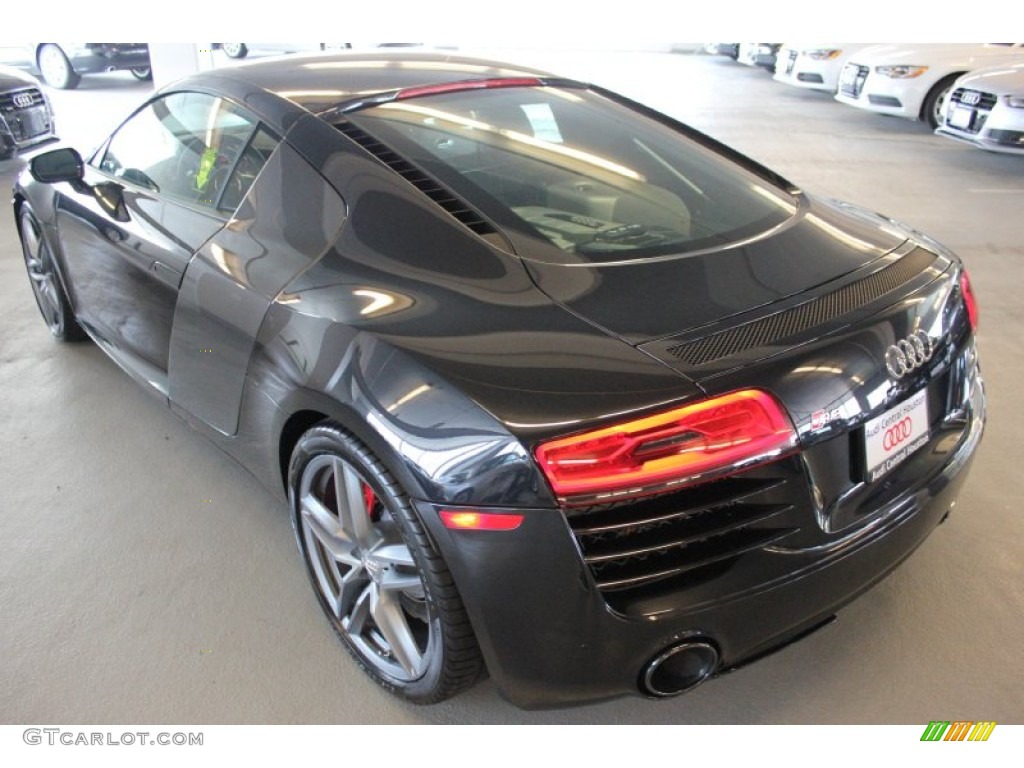 2015 R8 V8 - Phantom Black Pearl / Black photo #6