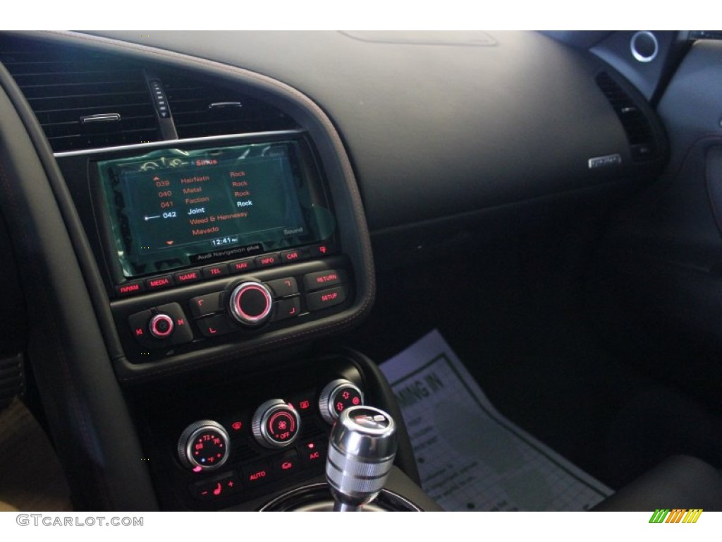 2015 R8 V8 - Phantom Black Pearl / Black photo #13