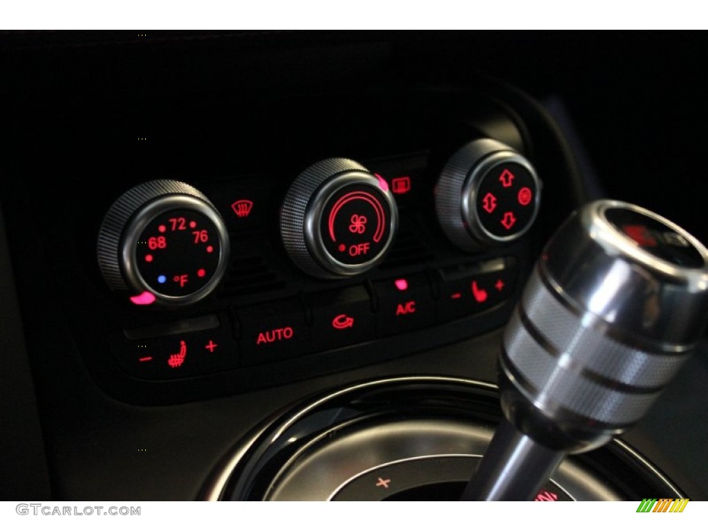 2015 R8 V8 - Phantom Black Pearl / Black photo #16