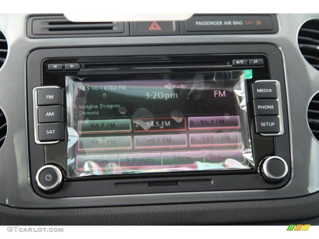 2015 Volkswagen Tiguan SE Controls Photo #97756388