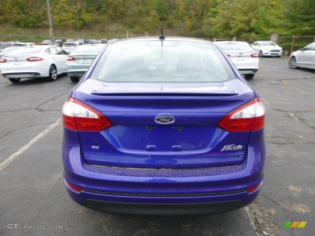 2015 Fiesta SE Sedan - Perfomance Blue / Charcoal Black photo #3