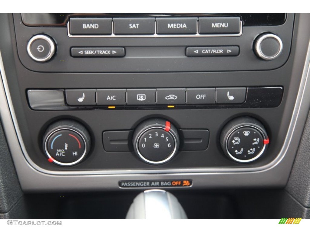 2015 Volkswagen Passat Wolfsburg Edition Sedan Controls Photo #97759504