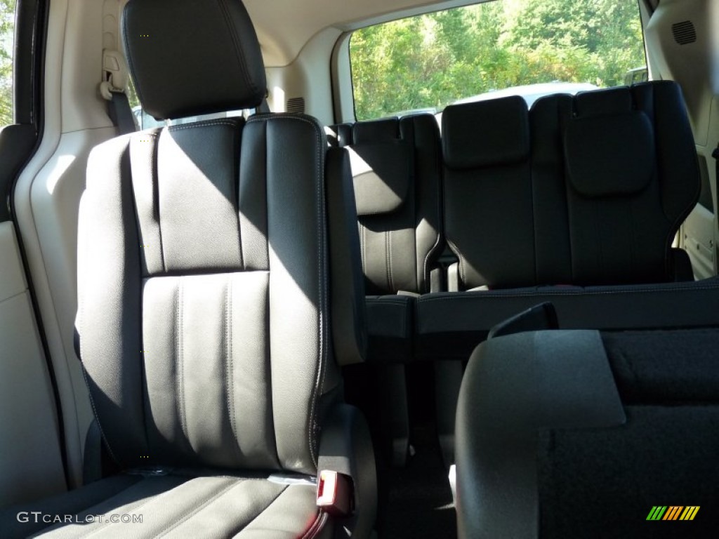 2015 Town & Country Touring - Brilliant Black Crystal Pearl / Black/Light Graystone photo #6