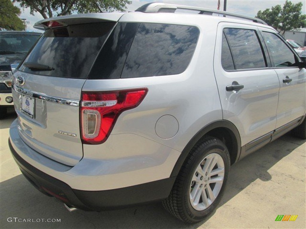 2015 Explorer FWD - Ingot Silver / Medium Light Stone photo #3