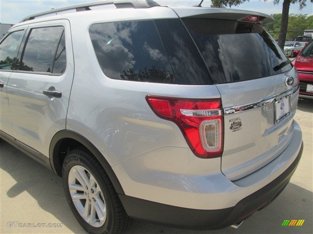 2015 Explorer FWD - Ingot Silver / Medium Light Stone photo #8