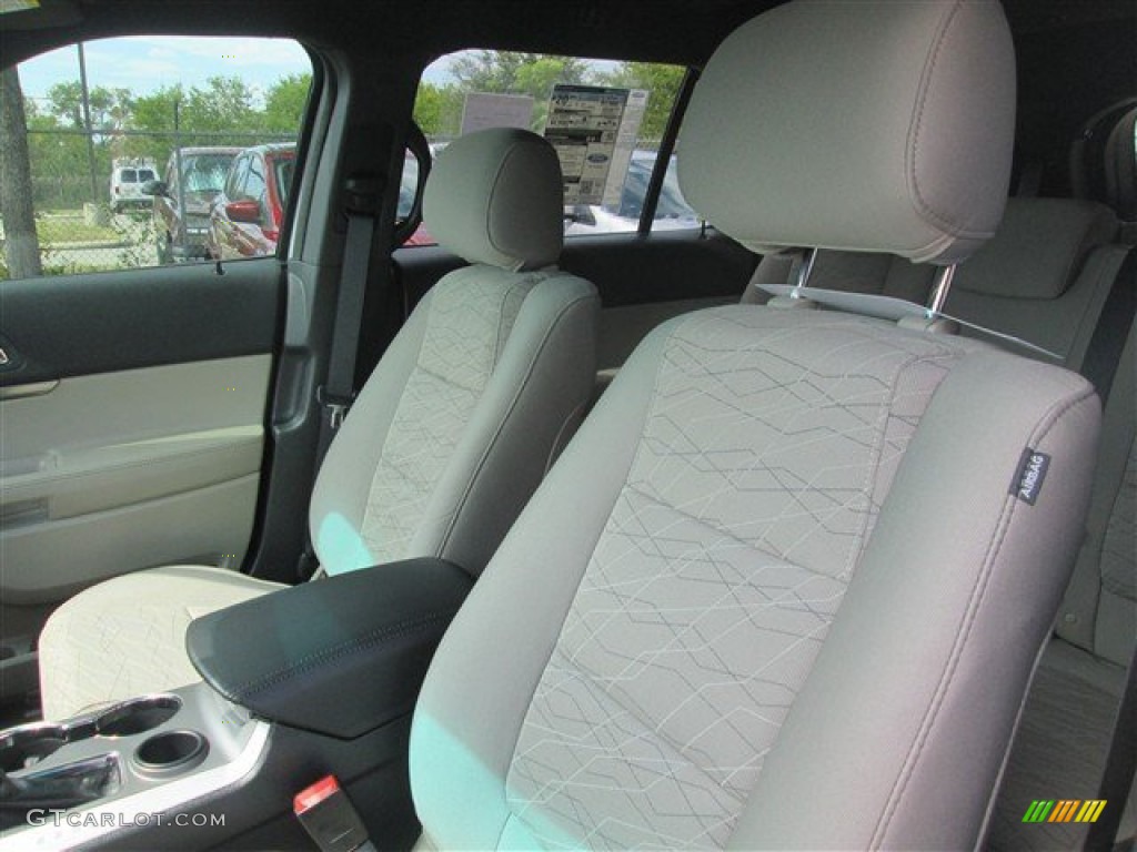2015 Explorer FWD - Ingot Silver / Medium Light Stone photo #19
