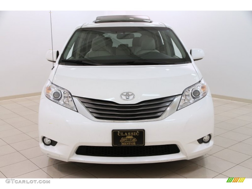 2011 Sienna XLE - Super White / Bisque photo #2