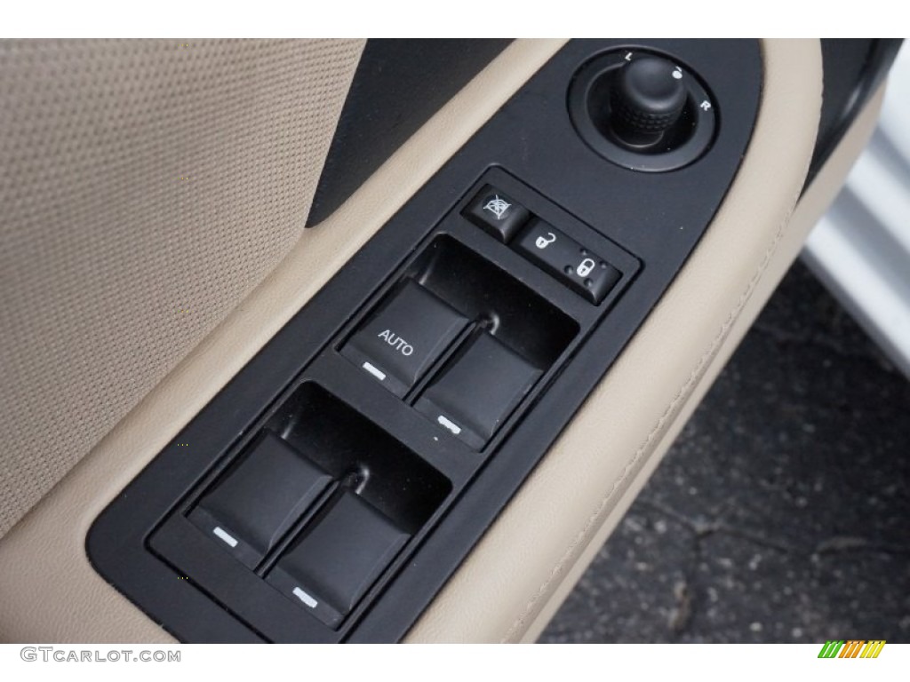 2013 Avenger SXT - New Bright White / Black/Light Frost Beige photo #12