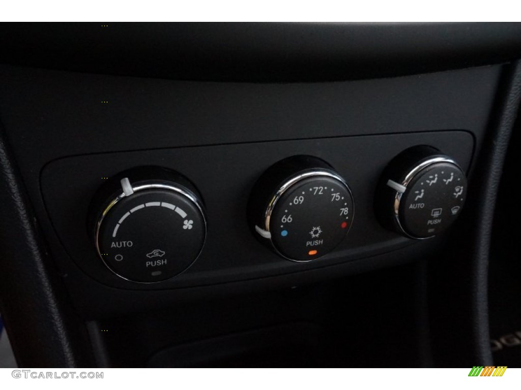 2013 Avenger SXT - New Bright White / Black/Light Frost Beige photo #24