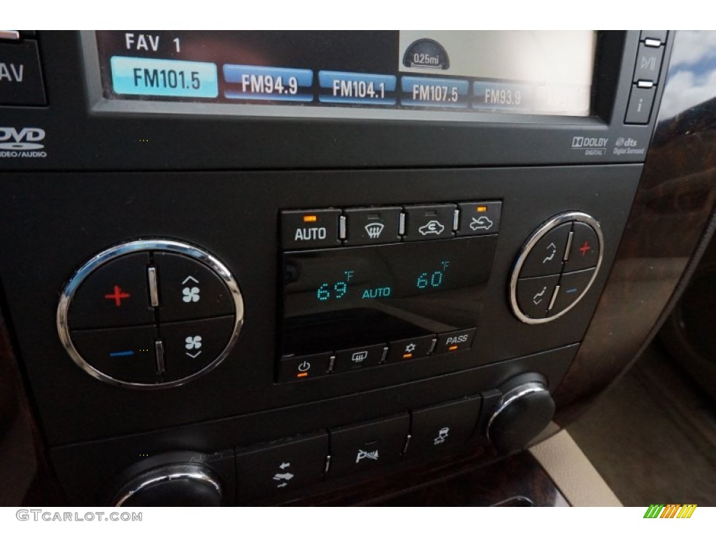 2013 Sierra 1500 Denali Crew Cab - Onyx Black / Cocoa/Light Cashmere photo #25