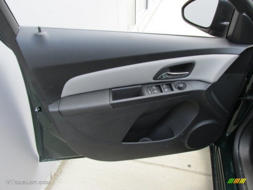 2014 Cruze LS - Rainforest Green Metallic / Jet Black/Medium Titanium photo #10