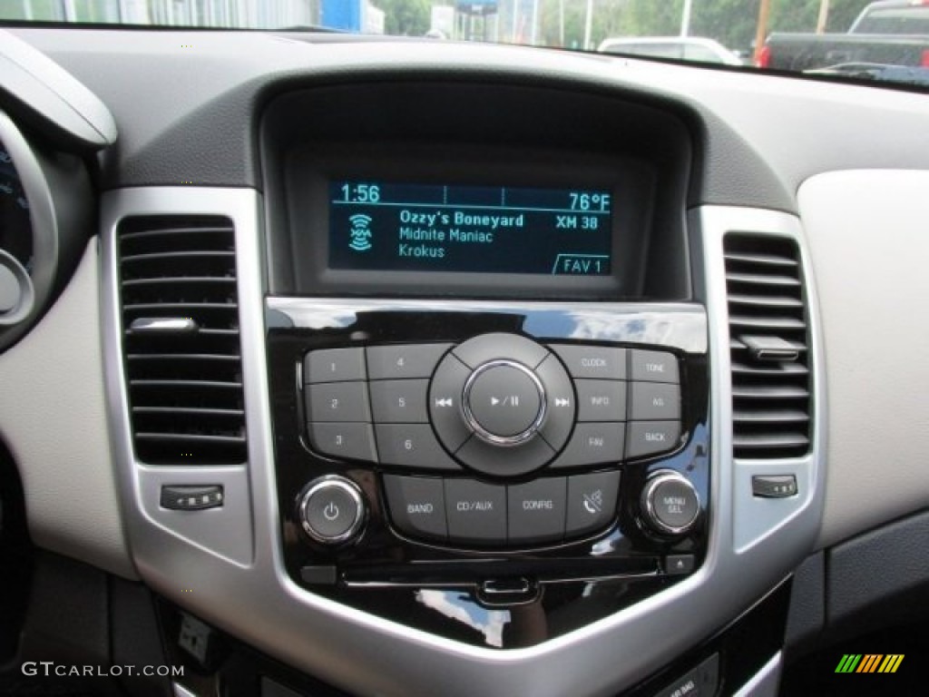 2014 Cruze LS - Rainforest Green Metallic / Jet Black/Medium Titanium photo #15