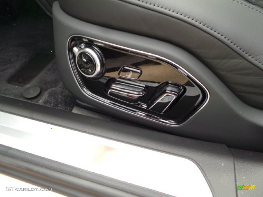 2015 Audi S8 quattro S Controls Photo #97799374