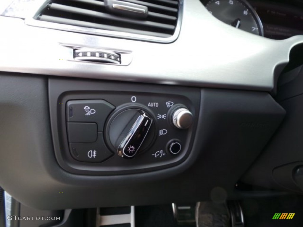 2015 Audi S8 quattro S Controls Photos