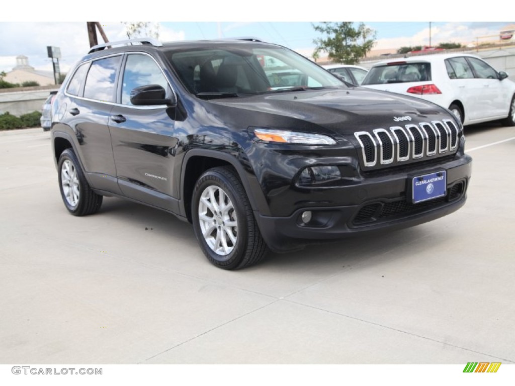 2014 Cherokee Latitude - Brilliant Black Crystal Pearl / Iceland - Black/Iceland Gray photo #1