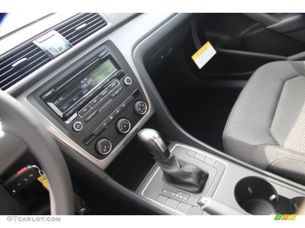 2015 Volkswagen Passat S Sedan Controls Photo #97817760